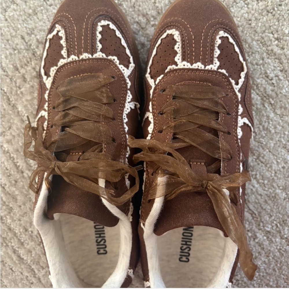 Cushionaire Belinda Brown Sneakers